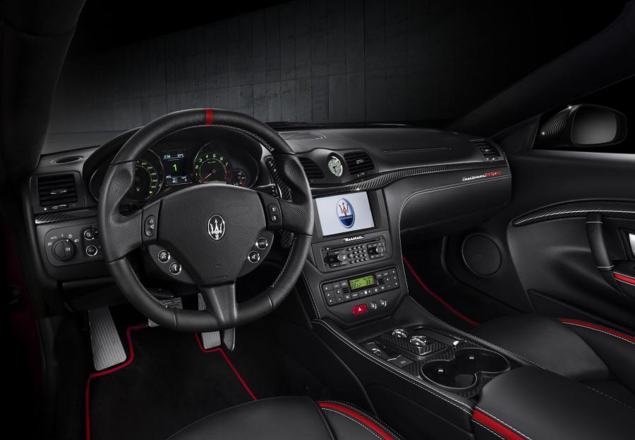 Торпедо Maserati GranTurismo Sport Special Edition 2017 года  (фото 11 из 32)